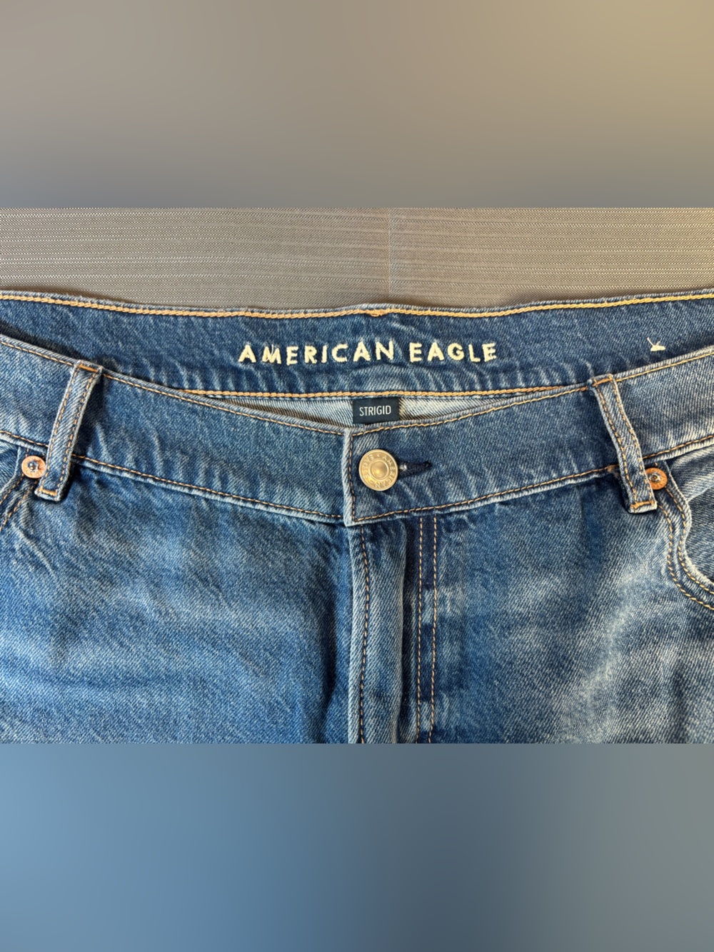 American Eagle Relaxed Denim Shorts Women’s Size 18 Blue Mid Rise Jean Shorts - Picture 2 of 7